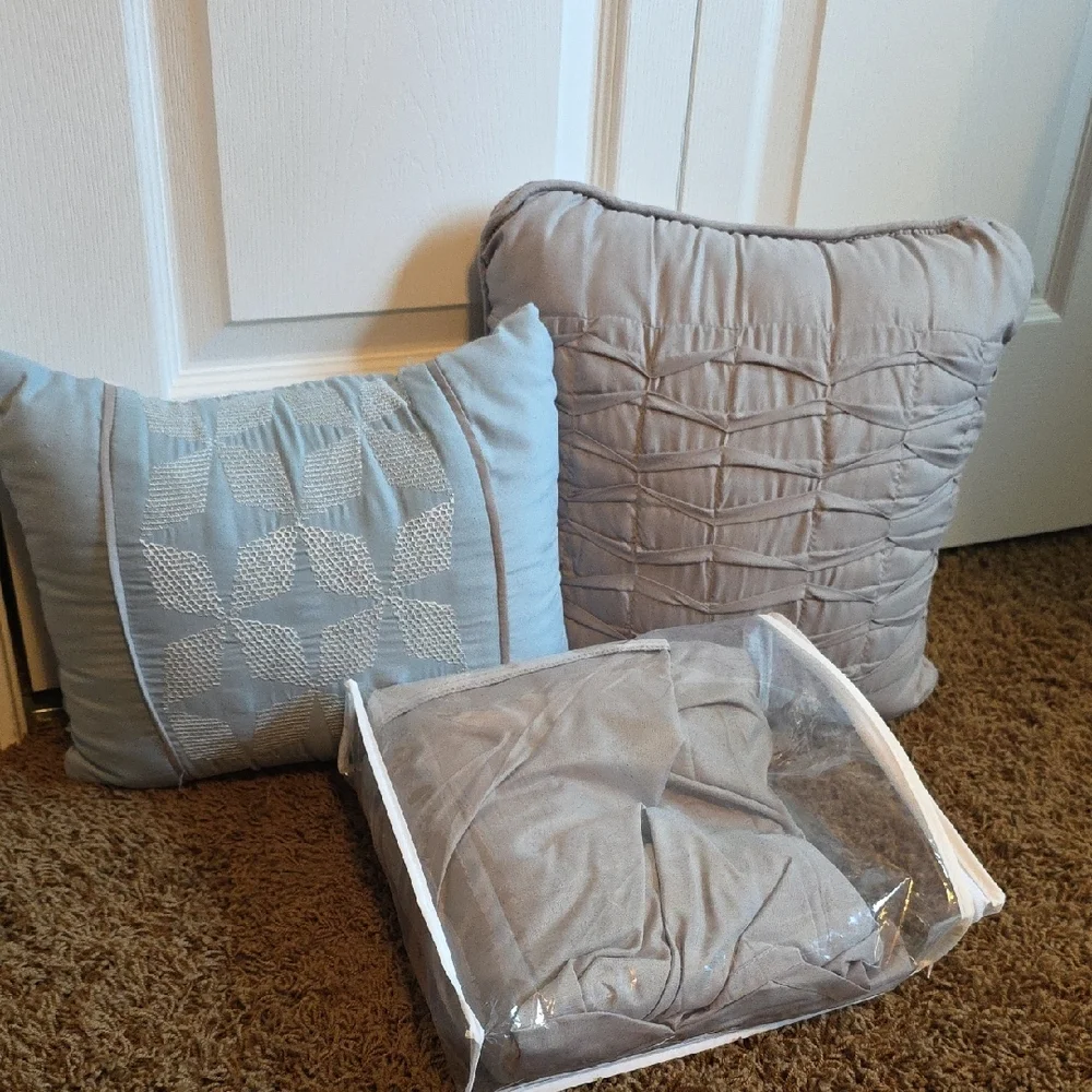 Gray and Blue Textured Decorative Pillows And Queen Dustruffle